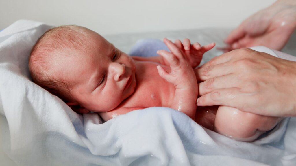 How to Bathe a Newborn Baby With Umbilical Cord the Writer Mom