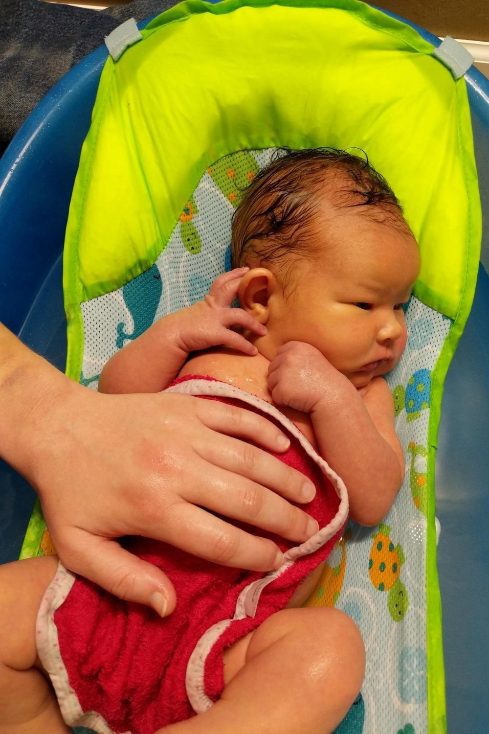 How to Bathe a Newborn Baby With Umbilical Cord - the Writer Mom
